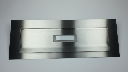 Durch den Namensschild Tr�ger in der Klappe l�sst sich der Name leicht von der Vorderseite wechseln