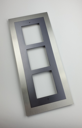 Hikvision Zubeh�r, der Edelstahl Rahmen deckt das Mauerwerk au�erhalb des originalen Rahmen, der nicht im Lieferumfang ist, ab.