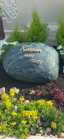 Grabschrift aus Edelstahl, mit Kunden individuell abgestimmte Schrift in Form und Gre