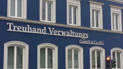 Fassadenschriftzug aus Edelstahl